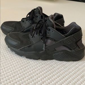 black huarache shoes